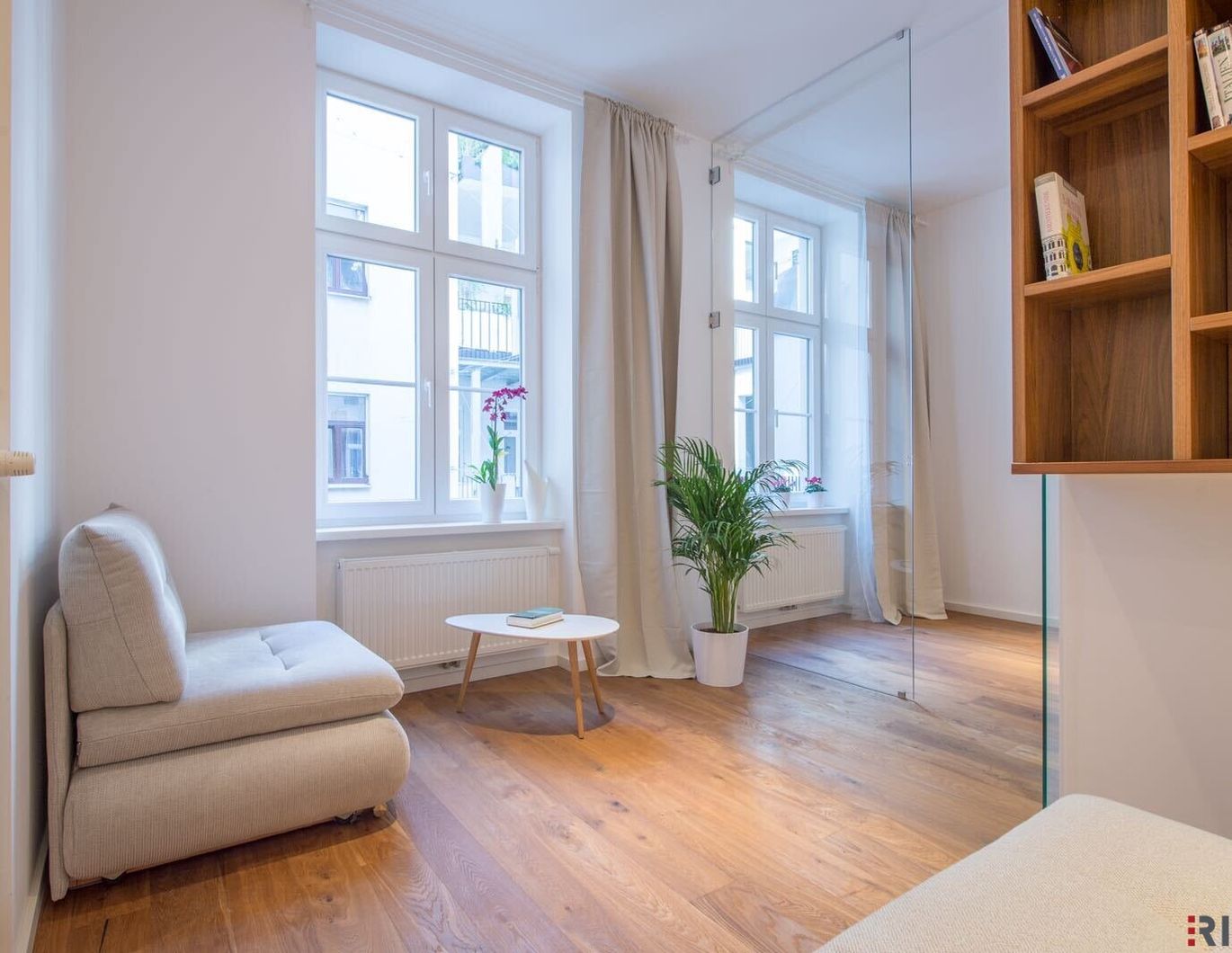 TOP LAGE II GROSSZÜGIE UND KOMPLETT RUHIG GELEGENE ALTBAUWOHNUNG II LIFT II TEILMÖBLIERT II KÜCHE II NÄHE NASCHMARKT UND U-BAHN U4/U3