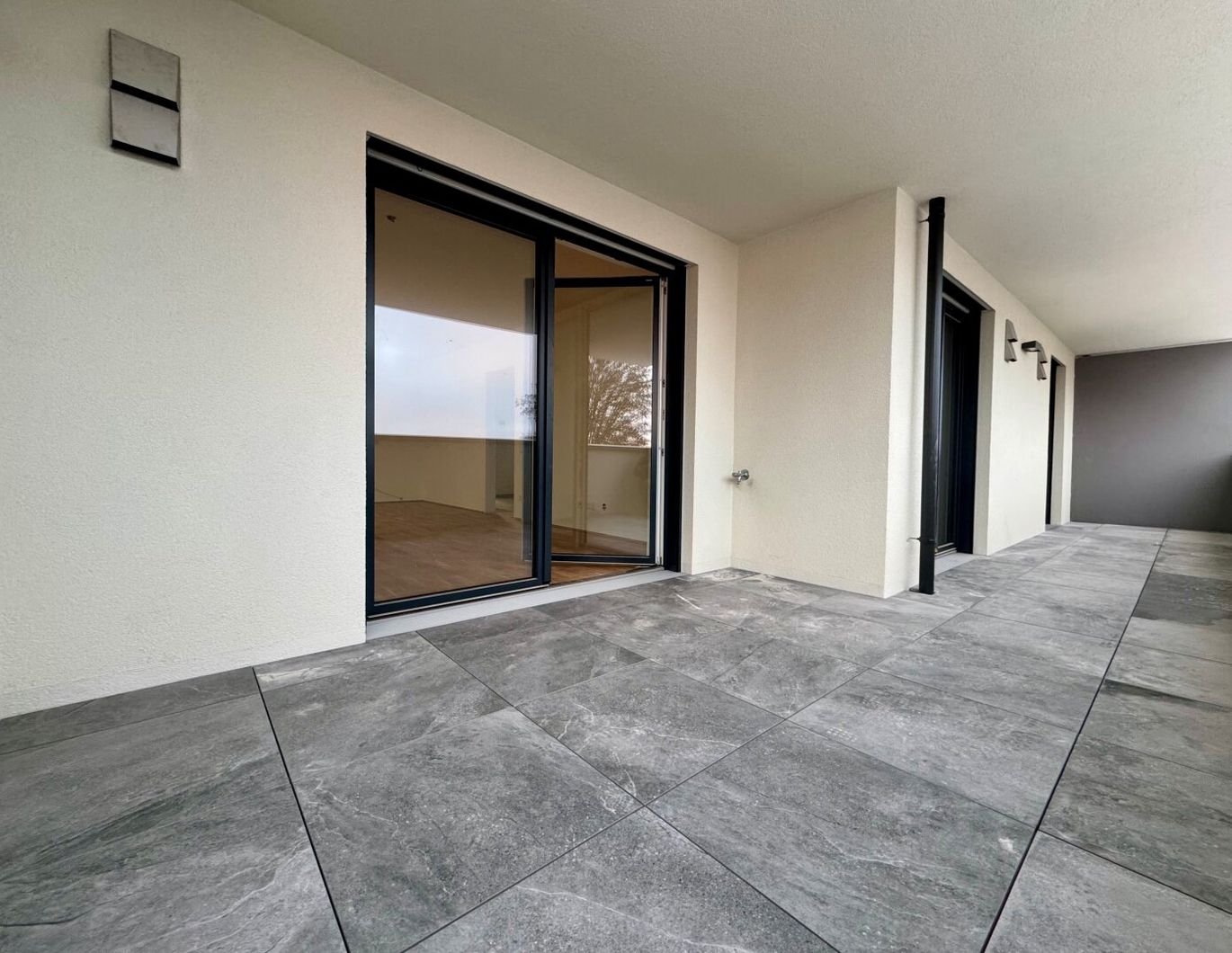 WOHNEN IM ZENTRUM VON HAGENBERG II ERSTBEZUG (01.03.2026) II INKL. EINBAUKÜCHE II GROSSZÜGIGE FREIFLÄCHEN