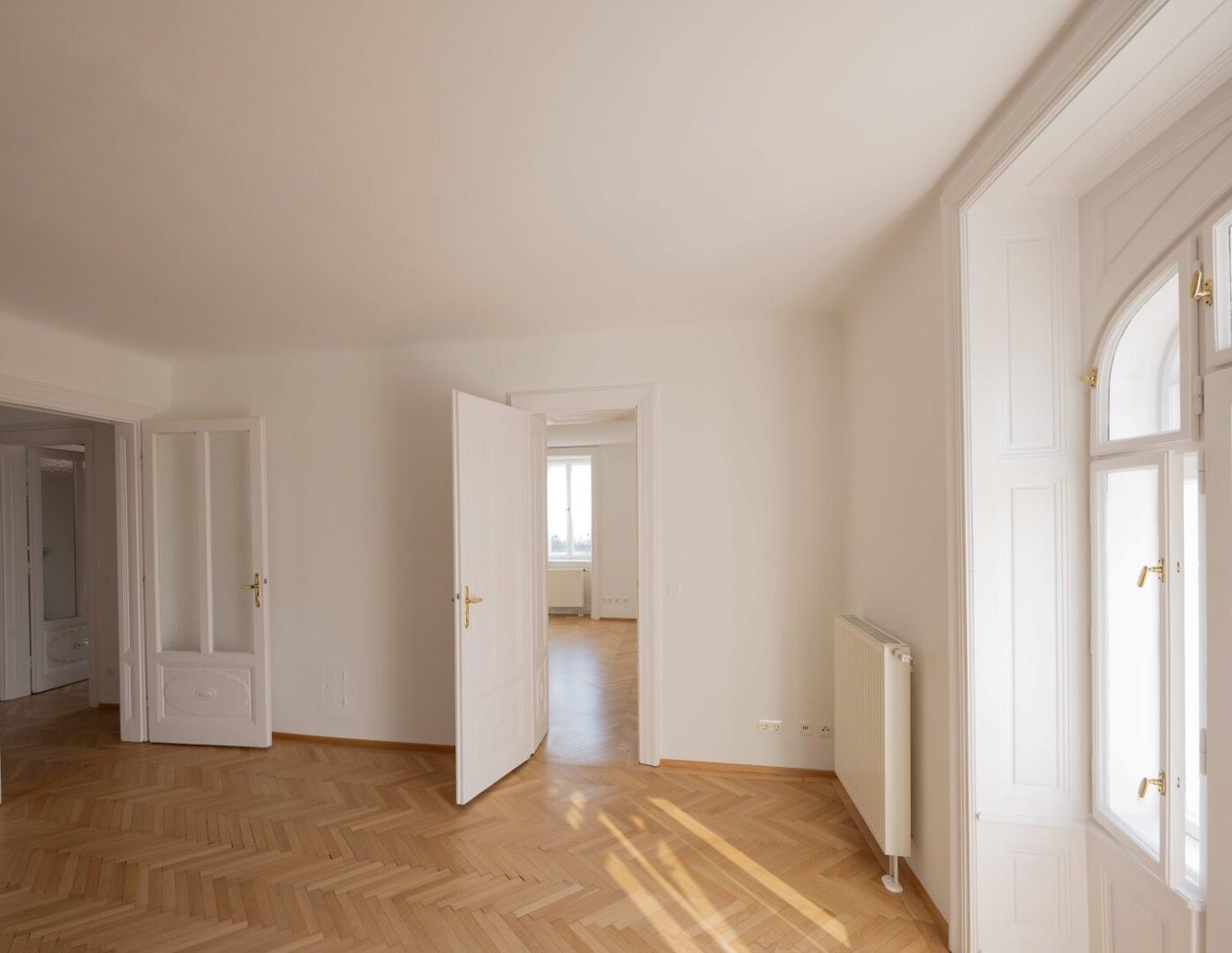 TRAUMLAGE - Rarität - Altbauwohnung mit Stil und Charakter - Großer Garten/Weingartenblick