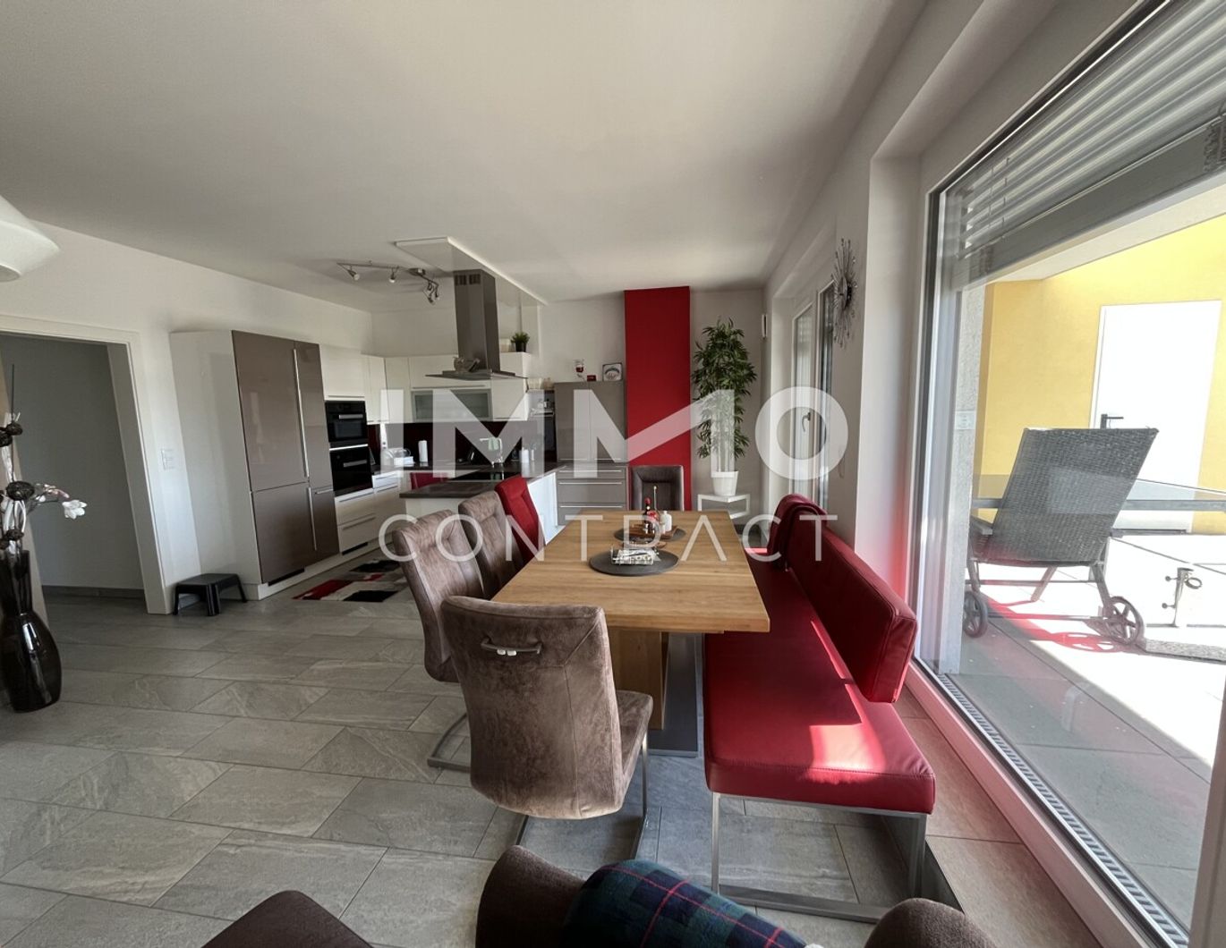 Eine Wohnung für Genießer mit großer Terrasse 2 Autoabstellplätze