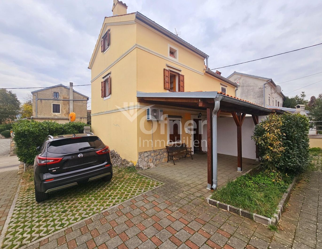 Steinhaus im Zentrum von Omišalj