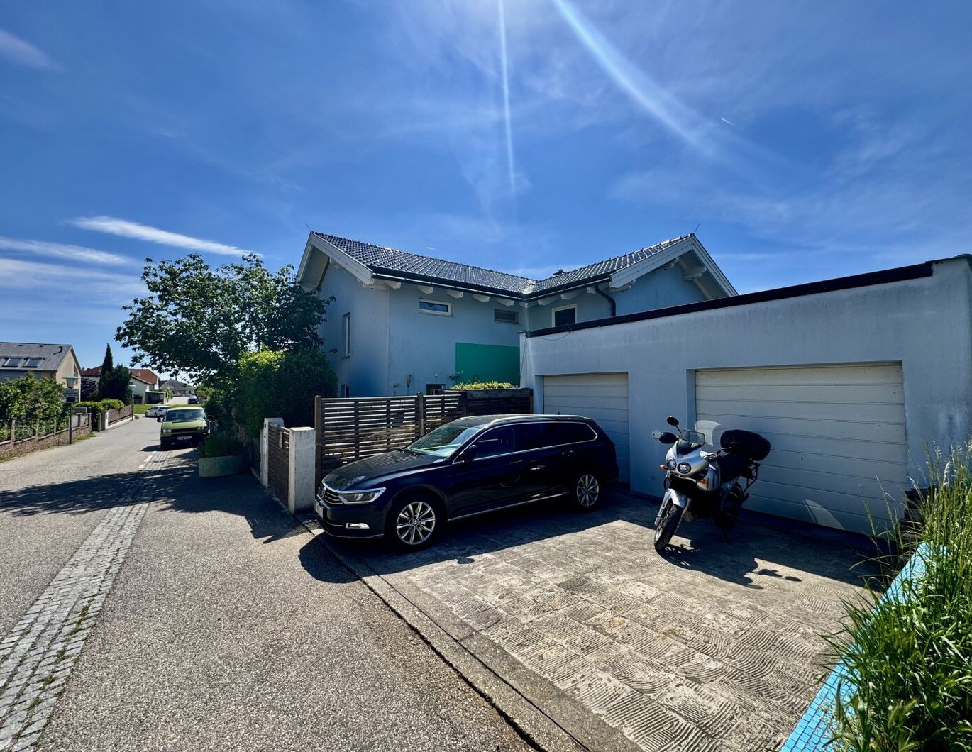 GROSSZÜGIGE VILLA IN BOCKFLIEß MIT 11 ZIMMER, POOL, DOPPELGARAGE UND WUNDERSCHÖNEM GARTEN
