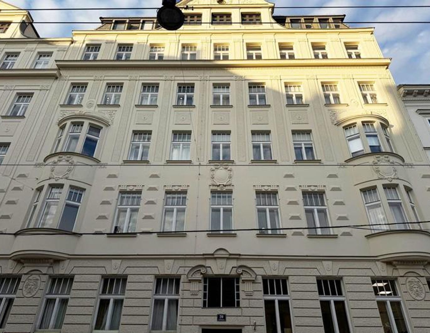 Altbauwohnung mit Balkon