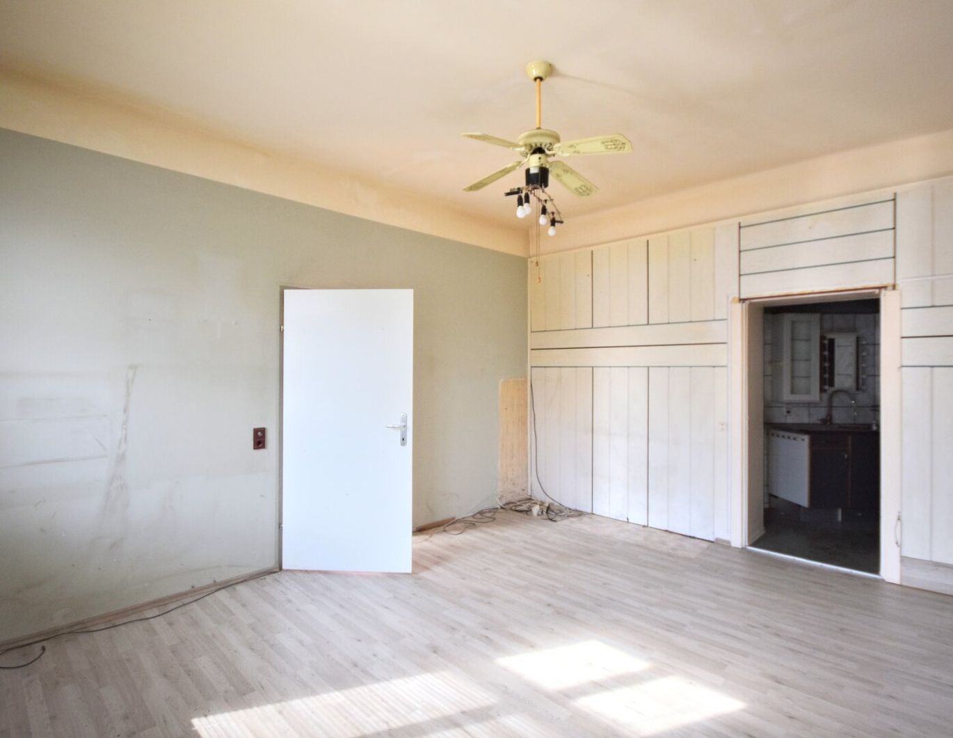 Altbauwohnung mit 56 m² zum Sanieren - ruhige Lage in Favoriten