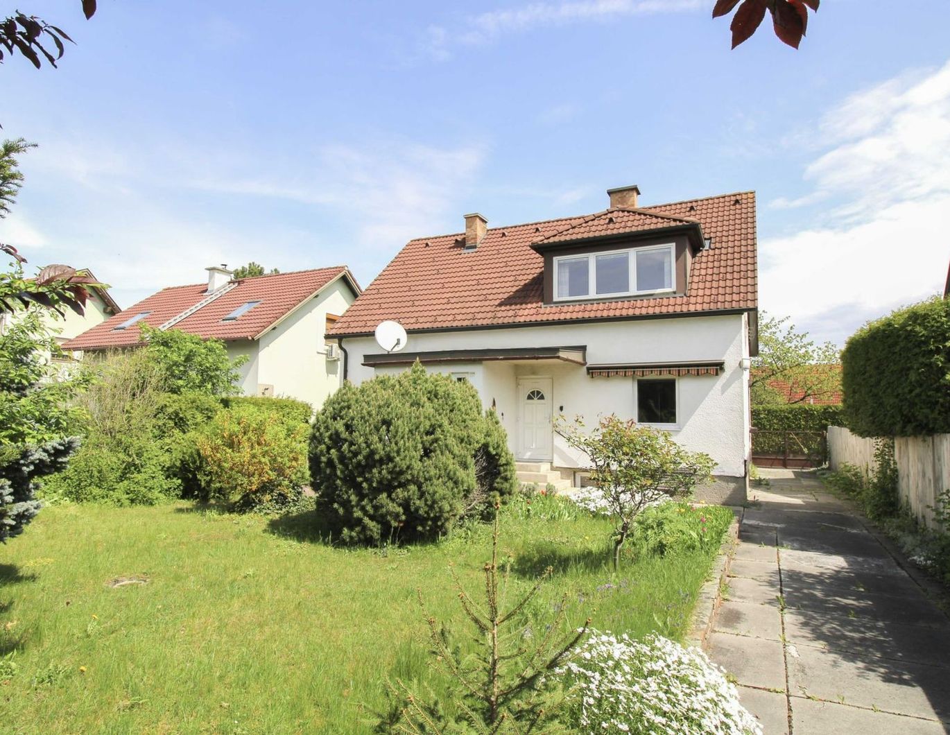 Naturliebhaber aufgepasst! - Gepflegtes Haus mit großem Garten in zentraler Lage von Neunkirchen