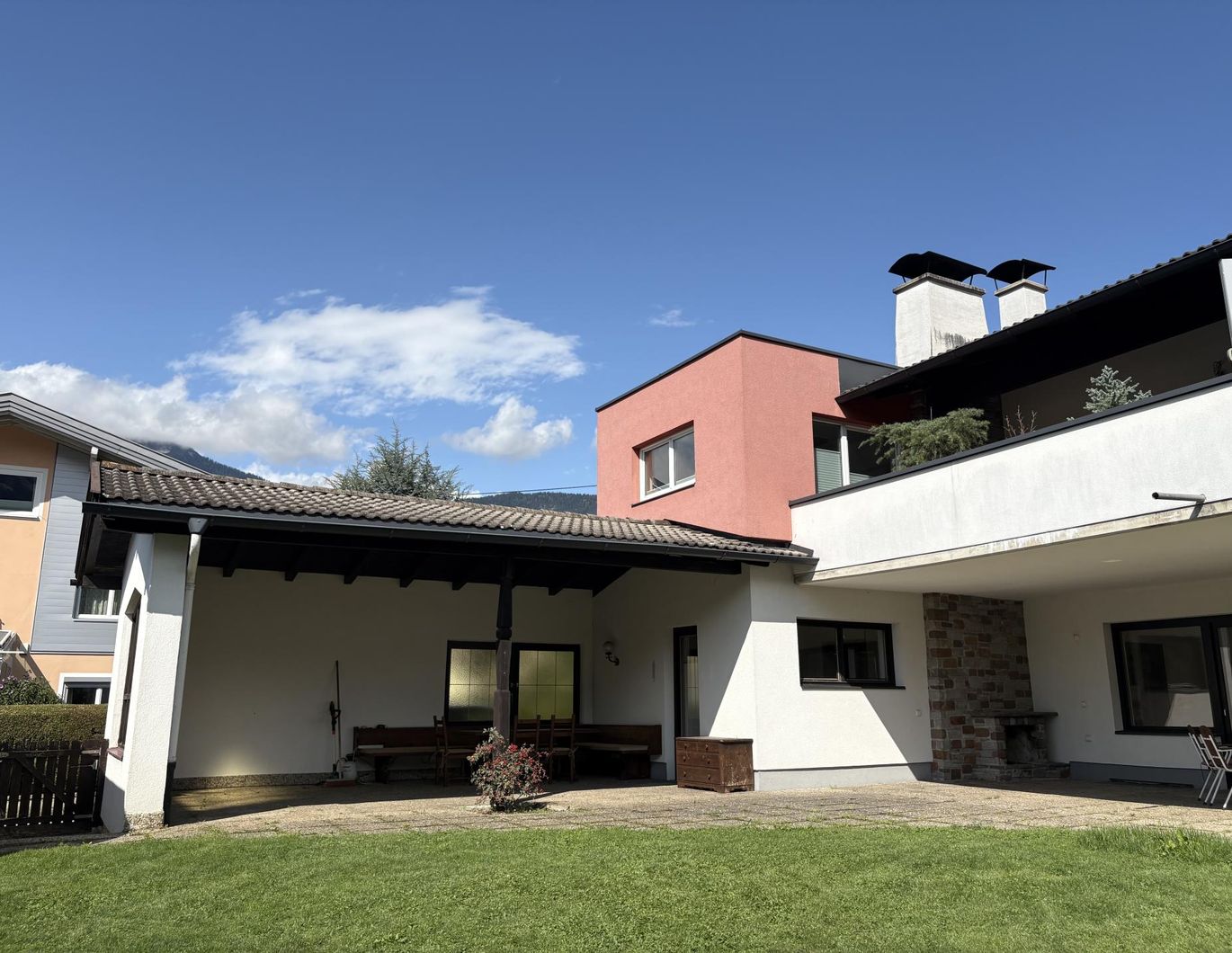 Haus mit 2 Wohnungen und großem Garten