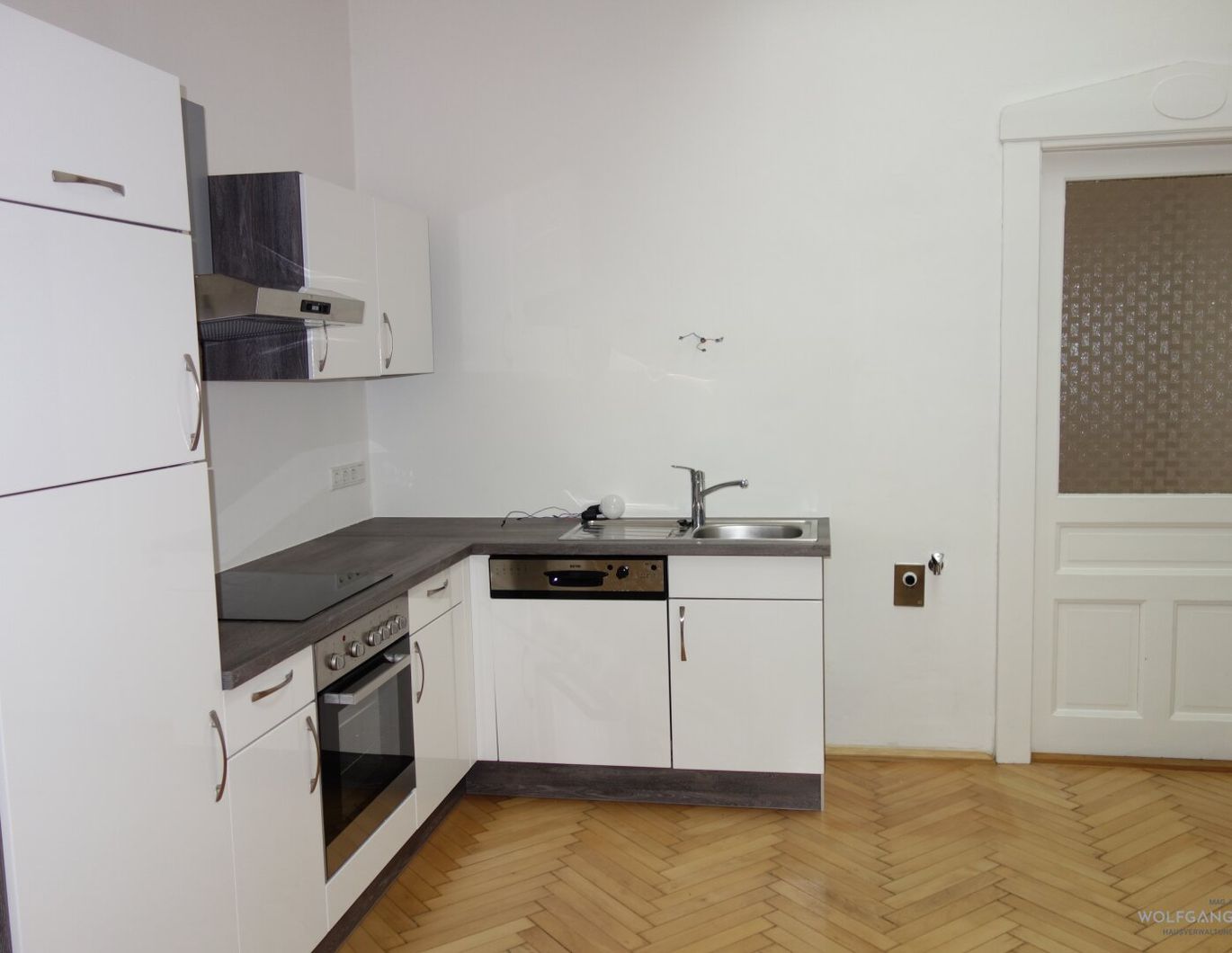 Stilvoll wohnen im Altbau mit Balkon in zentraler Lage - 62,20 m²