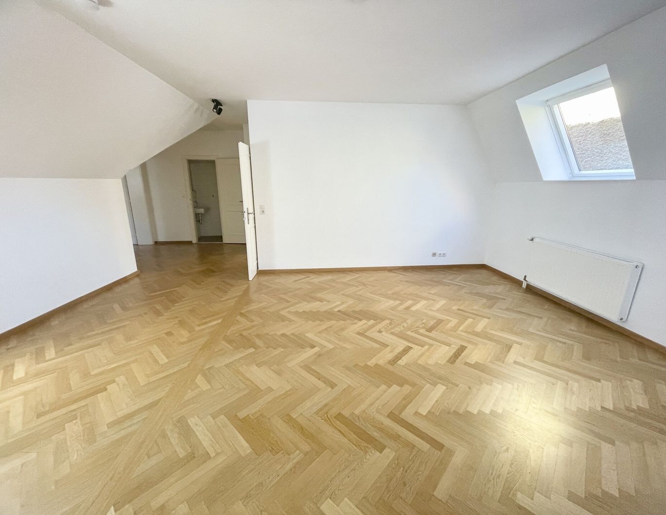 Großzügige Dachgeschoßwohnung in der Grazer Innenstadt zu mieten!
