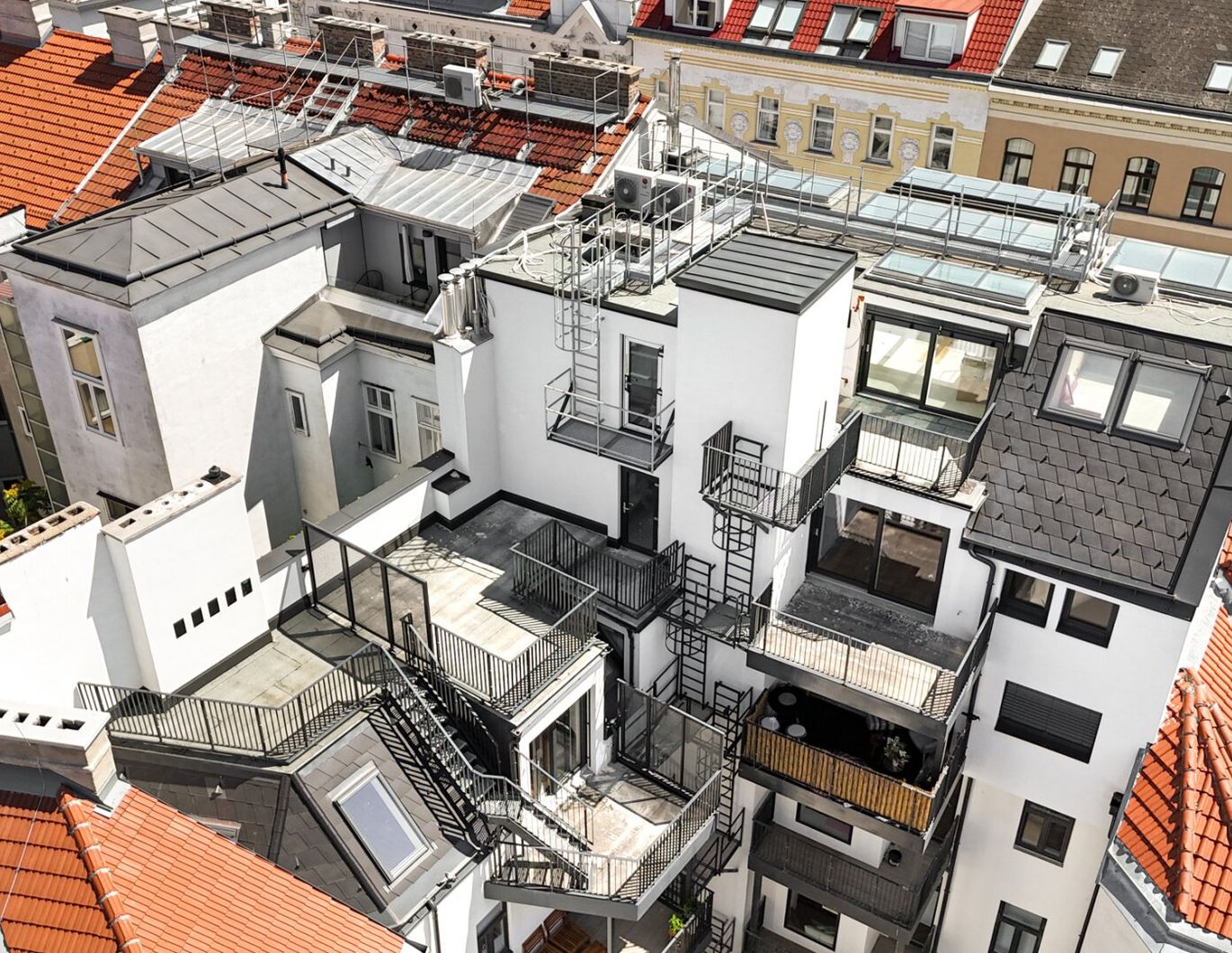 2 ZIMMER NEUBAUWOHNUNG IM 1. DACHGESCHOSS MIT CA. 20 m² DACHTERRASSE II ERSTBEZUG II NÄHE SIEBENBRUNNENPLATZ II