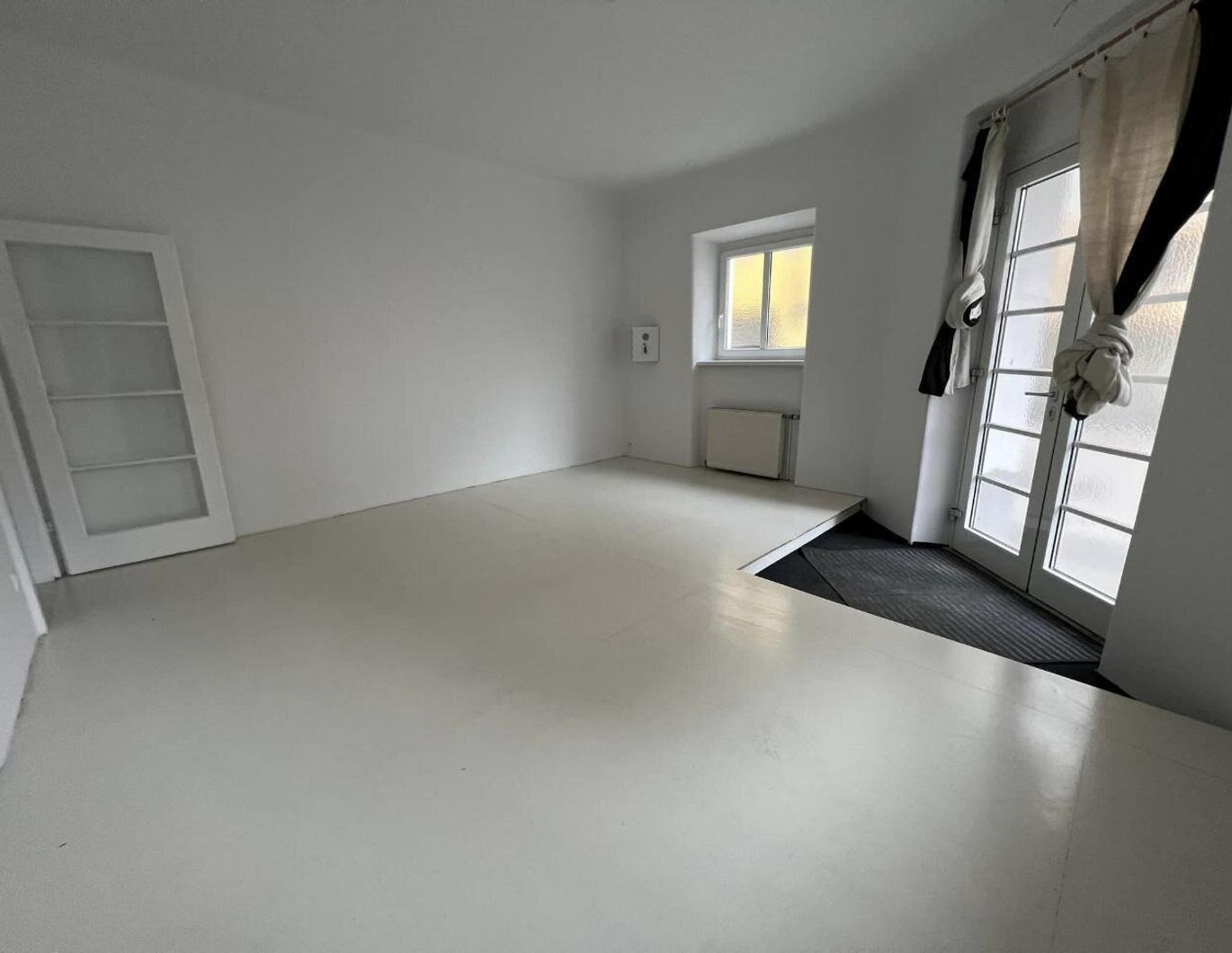 Mitten im wirtschaftlichen Herzen von Simmering nahe U3 Enkplatz: 6 Zimmer (inkl. Büro) mit sehr guter Rendite!