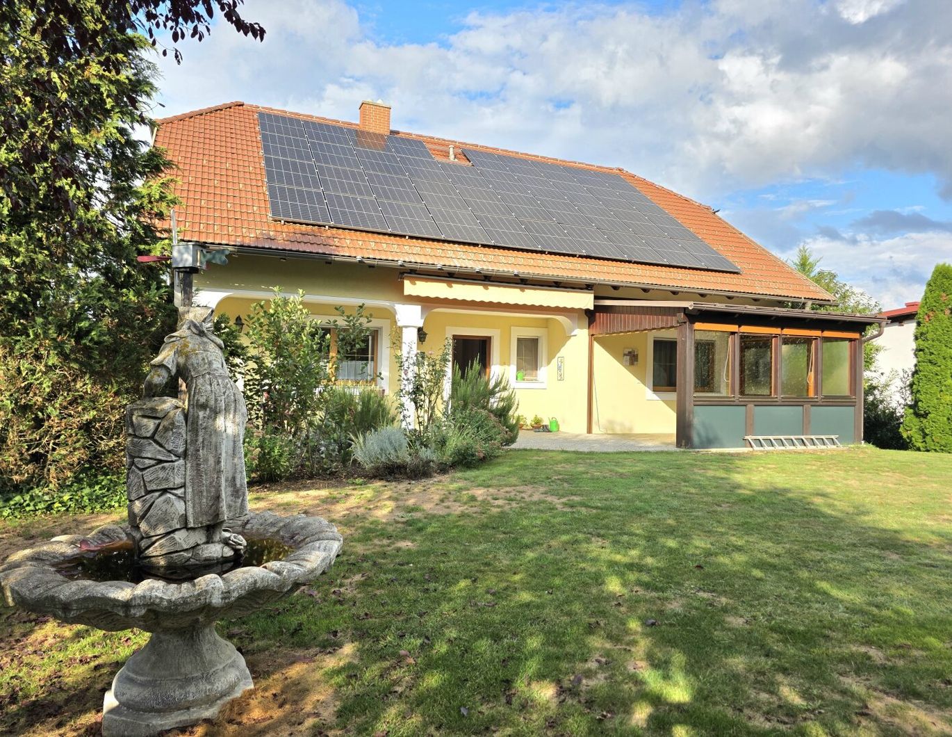 Ruhiges Familienhaus mit Ausbau-Möglichkeit!