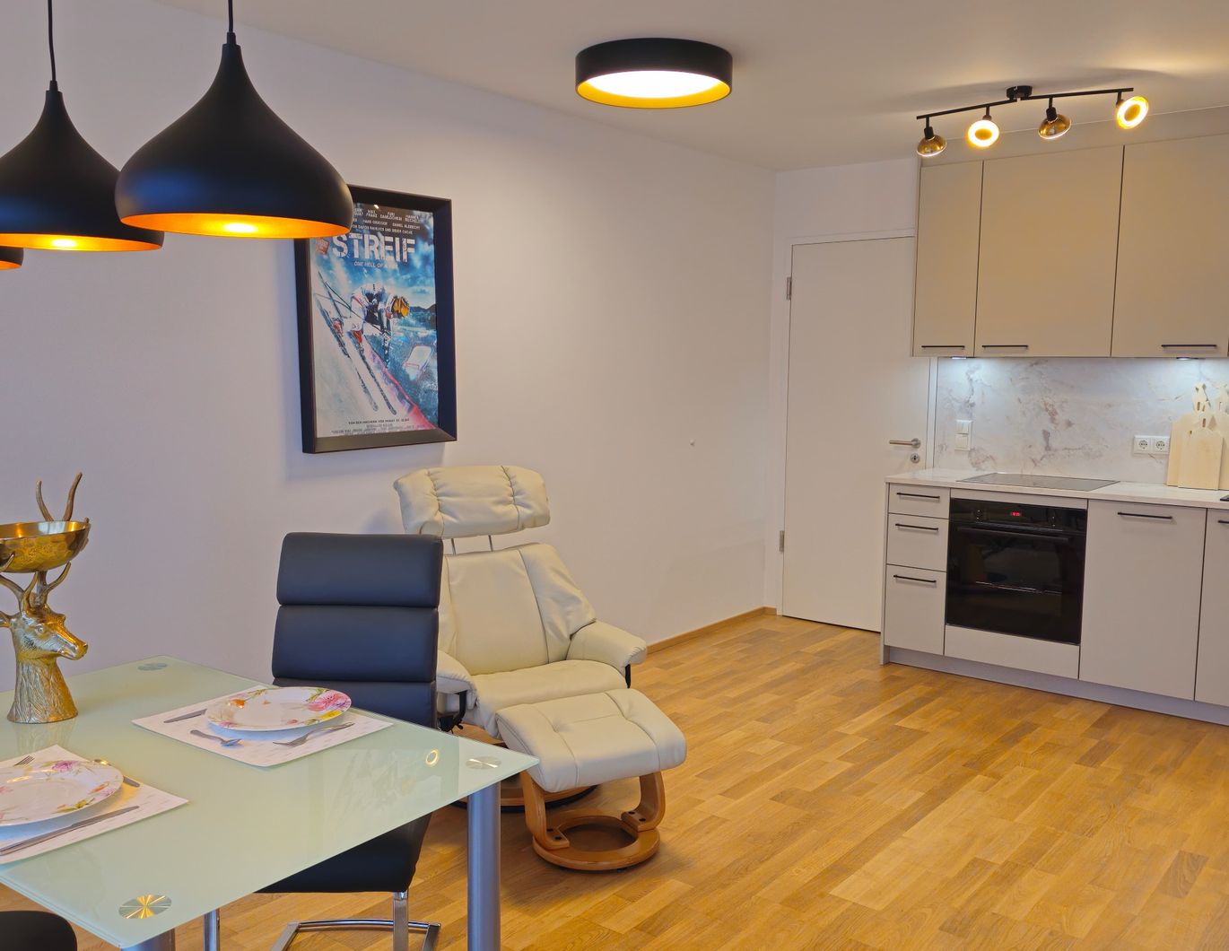 1180 Wien | Premium-Erstbezug mit Nolte-Küche & Balkon - Vollmöbliert, sofort einziehen!