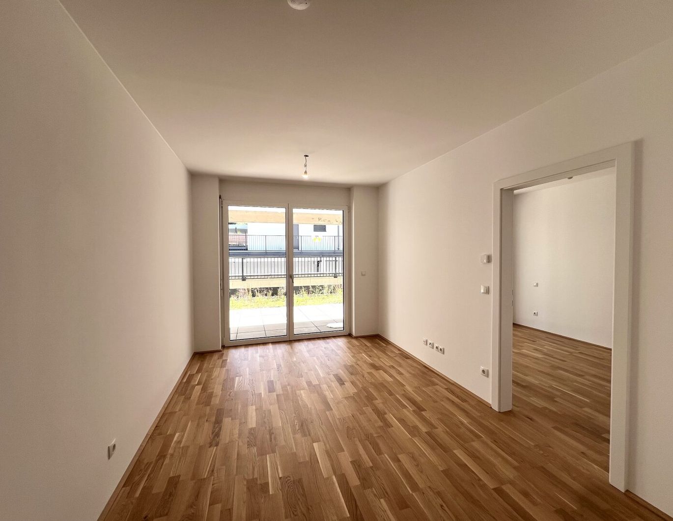 Helle 2-Zimmer-Wohnung mit großem Terrasse und Dachgarten!