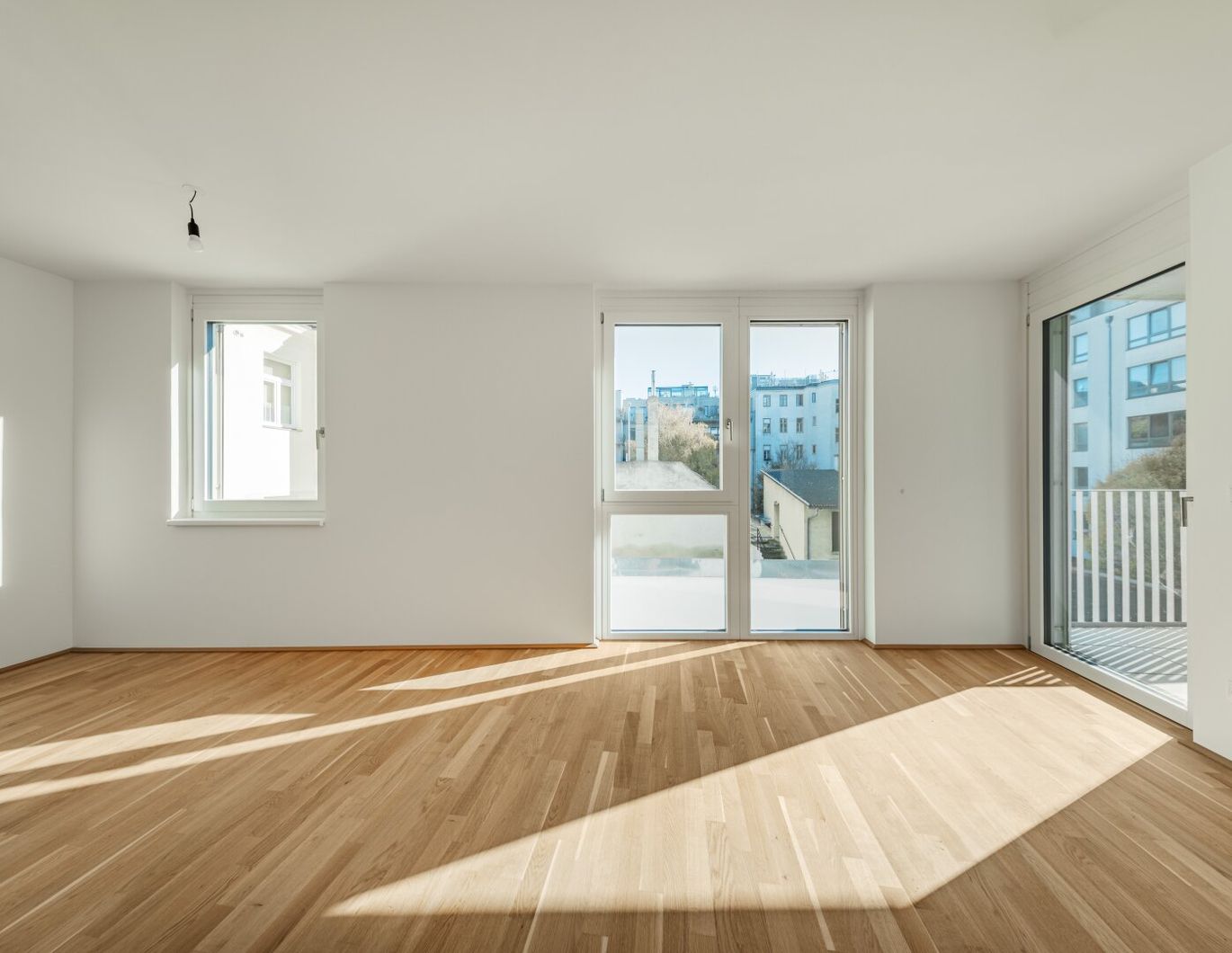 HELLES HEIM >> bodentiefe Fenster in heller 2-Zimmer Wohnung >> ERSTBEZUG in perfekter Lage