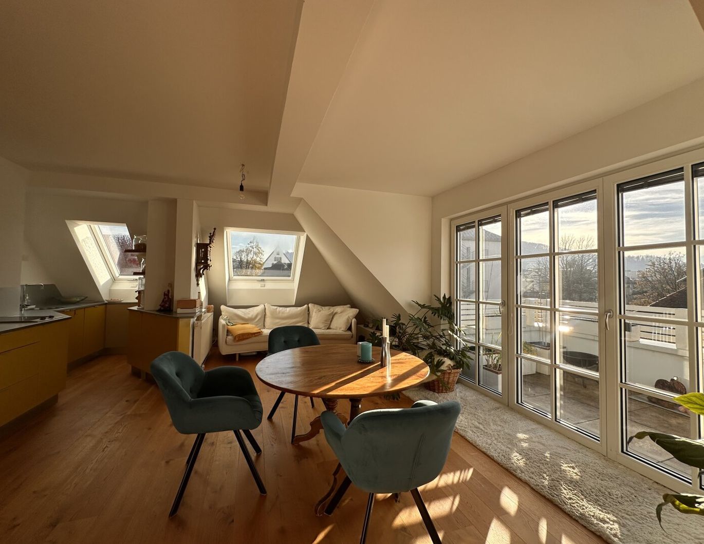 Stylische 2-Zimmer-Wohnung mit Dachterrasse