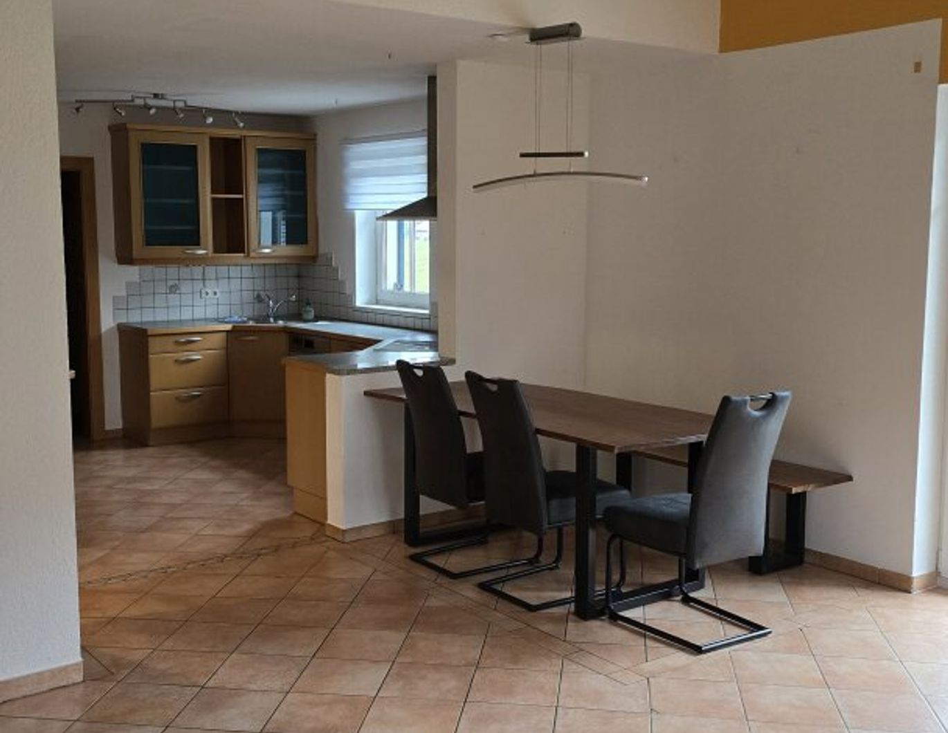 Sie suchen Ruhe und Entspannung, dieses Wohnhaus bietet beides.