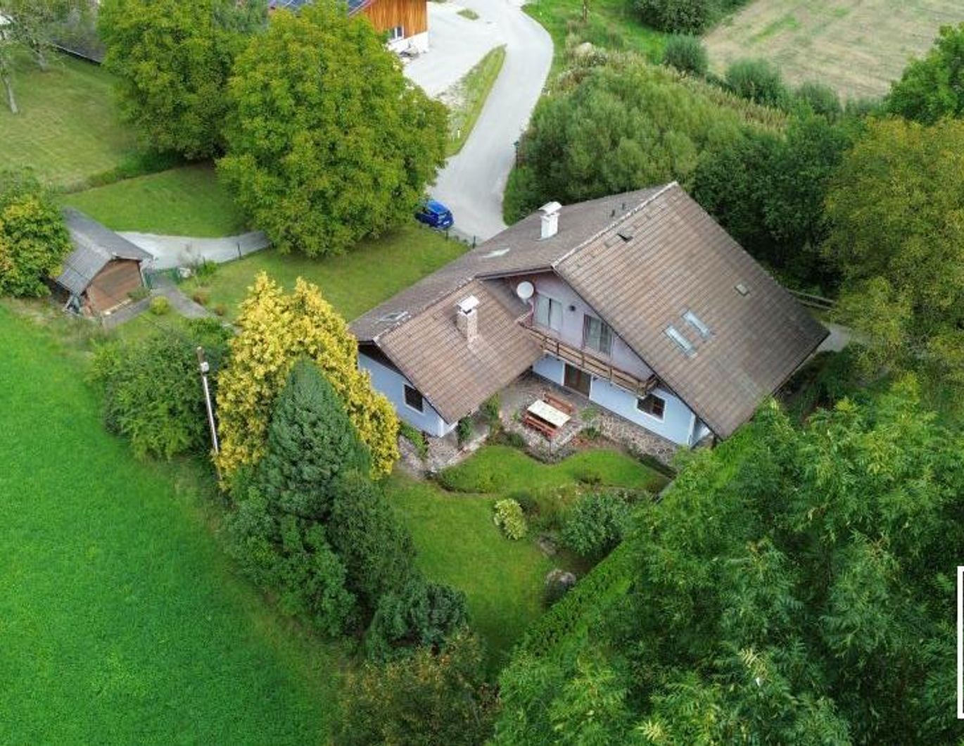GROSSES LANDHAUS MIT SCHÖNEM GARTEN!