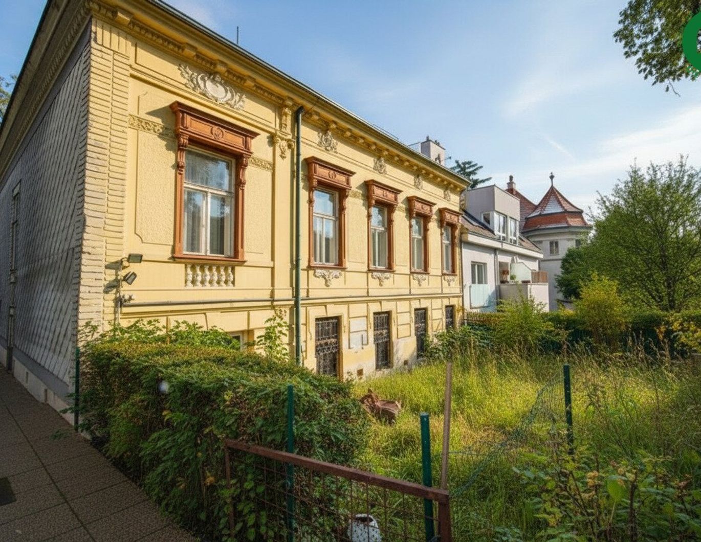 Altbauvilla aus der Jahrhundertwende mit großzügiger Liegenschaft