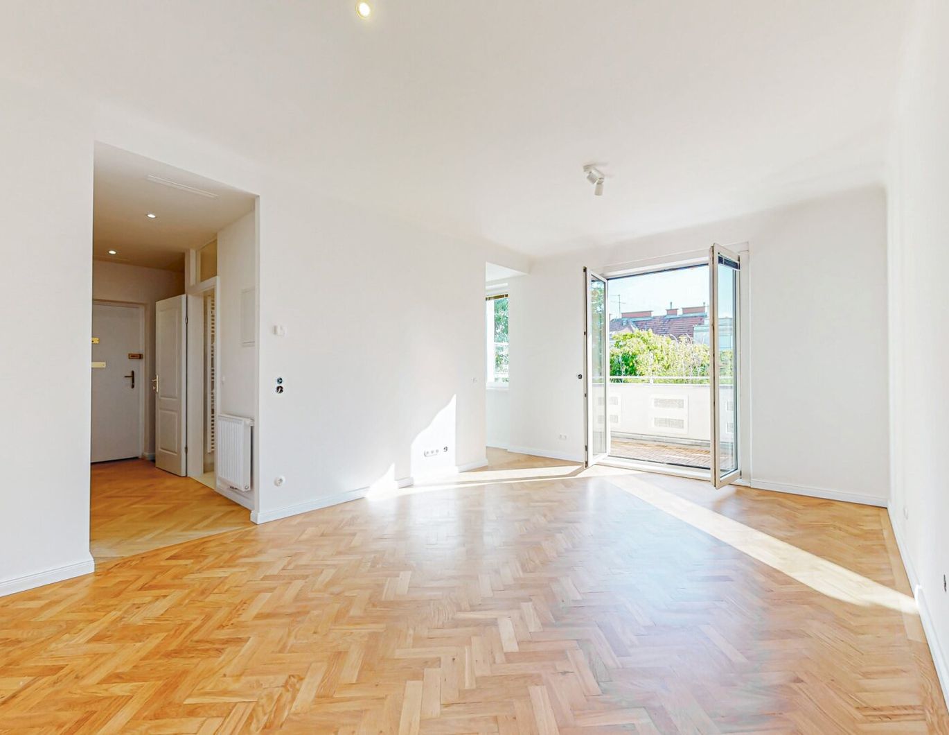 BALKONTRAUM BEI DER HOHEN WARTE | HOCHWERTIG SANIERTE 2-ZIMMERWOHNUNG