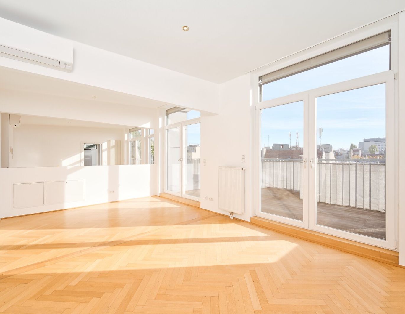 Panoramablick: Maisonettewohnung im DG mit zwei Terrassen & 35m² Studio in der Josefstadt!