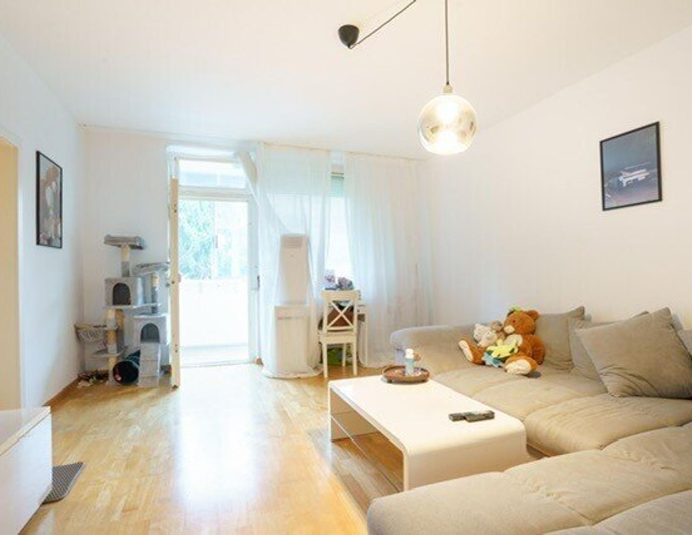 Nahe der Zanklstraße - 5-Zimmer-Traumwohnung mit zwei Loggien, Carport und Dachterrasse