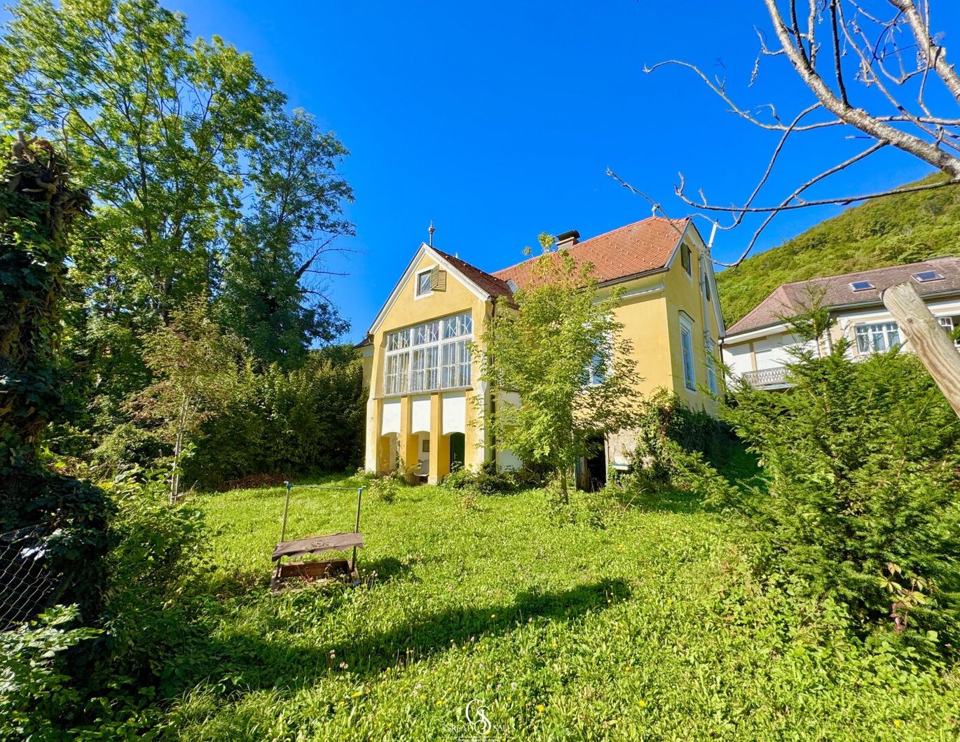 Uriges Landhaus im Biedermeier-Stil - mit Sanierungsbedarf