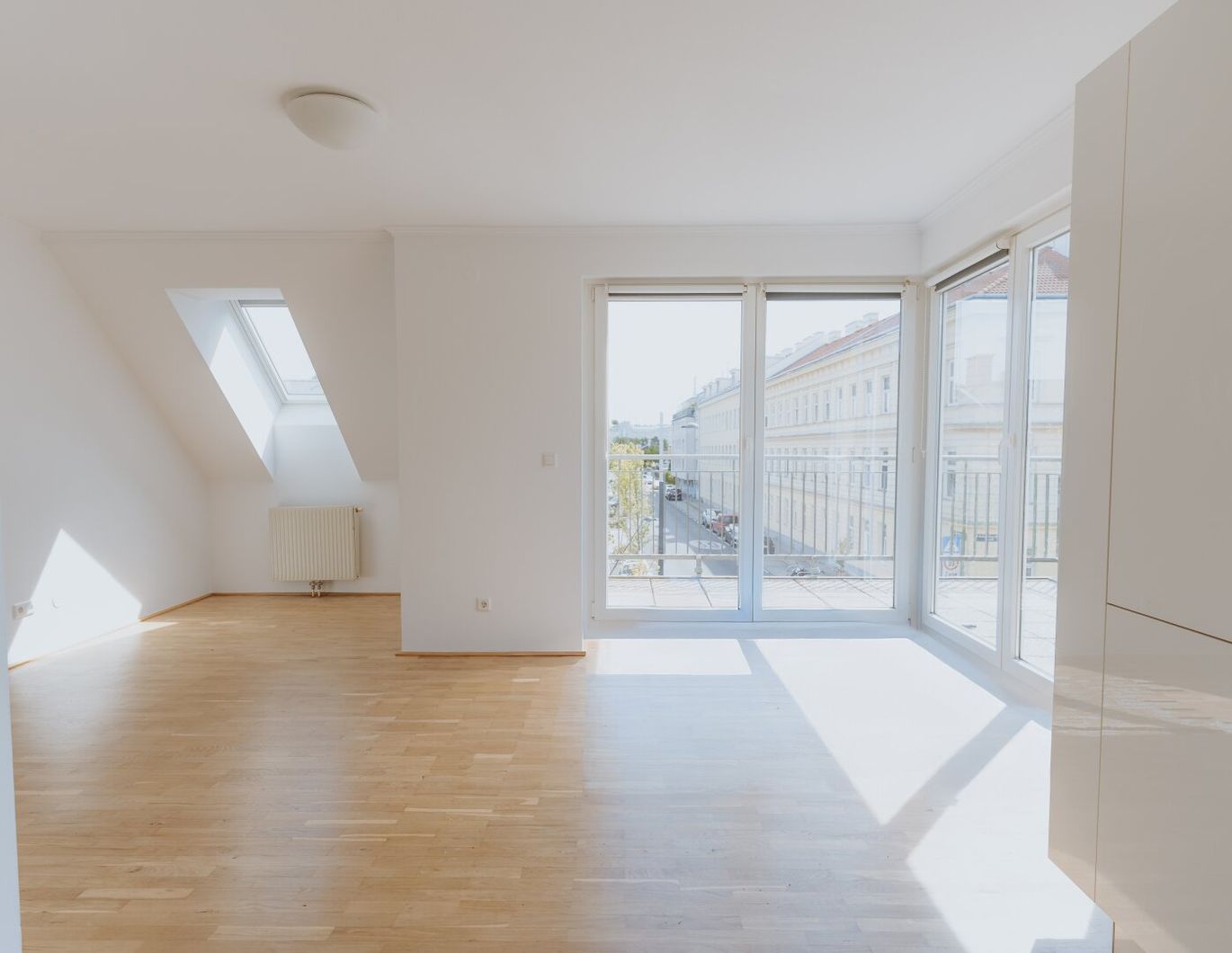 Traumhafte 3- Zimmer Dachgeschoßwohnung über zwei Etagen mit Terrasse