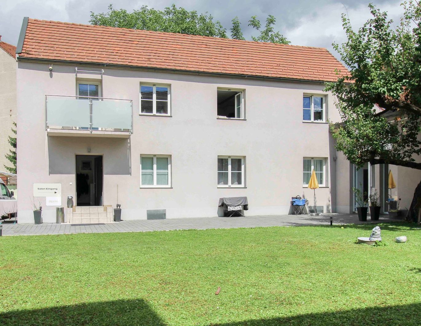 Bauträger Grund mit Top saniertem Haus , 2 Wohneinheiten , zentrale Lage