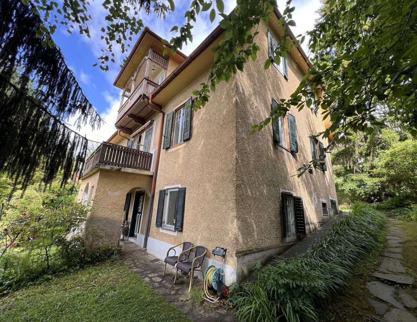 Großzügige Wohnung in Villa mit Garten / Mariatrost / Sanierungsbedürftig