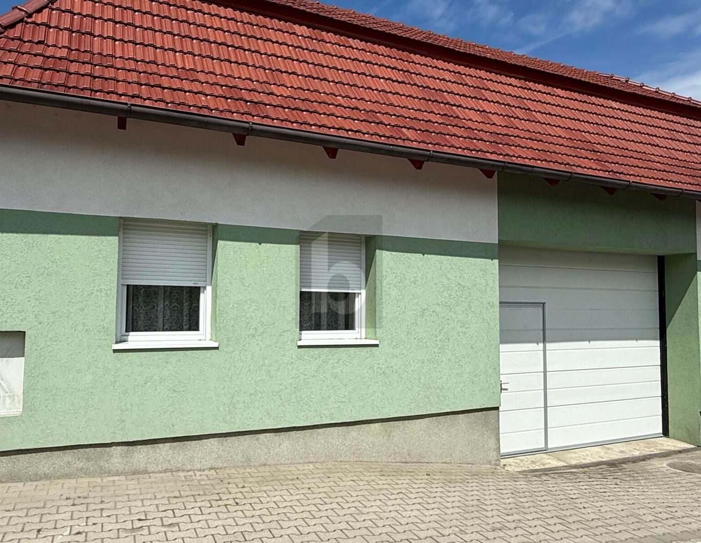 RENOVIERT MIT 2 WOHNEINHEITEN NEBENGEBÄUDE UND GROSSEM STADL