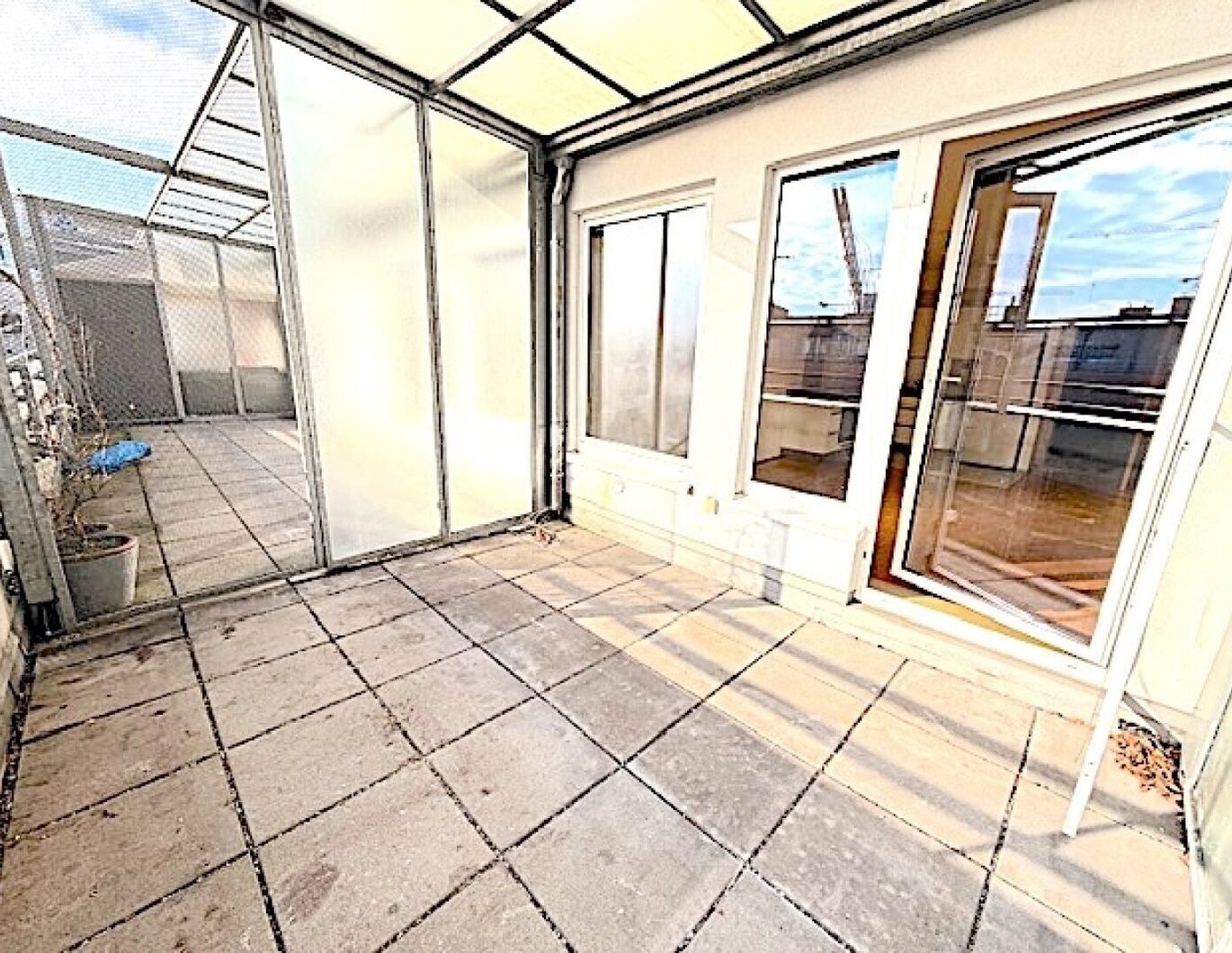 Helle, ruhige Wohnung mit großer Terrasse, 10 Min zur U-Bahn, perfekte Fahrrad und Autoanbindung, Garage optional