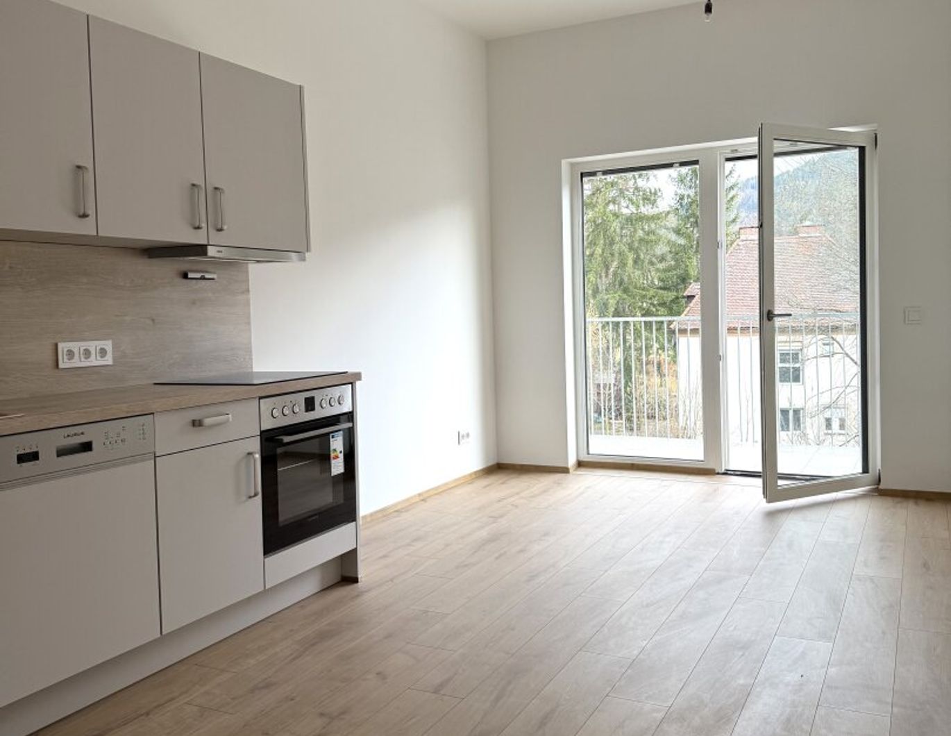 Barrierefrei!!! Erstbezug nach Sanierung! Modernisierte 2-Zimmer-Wohnung in Mürzzuschlag - mit Balkon!