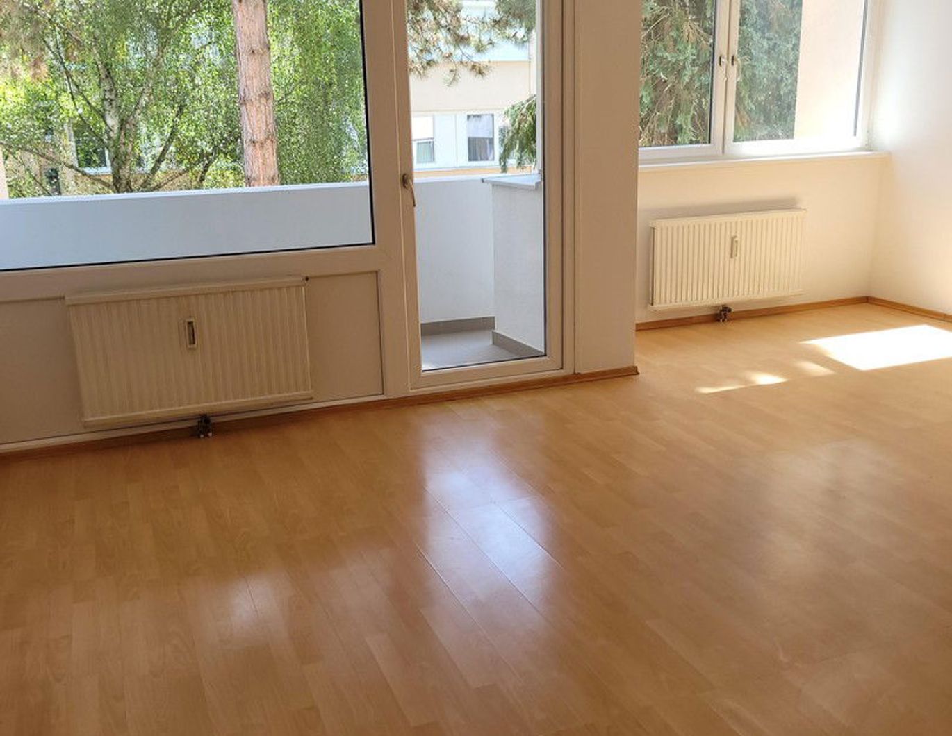 Sonnige 3-Zimmer Wohnung in Klosterneuburg-neuwertig renoviert, mit Balkon und Parkplatz-Warmmiete!
