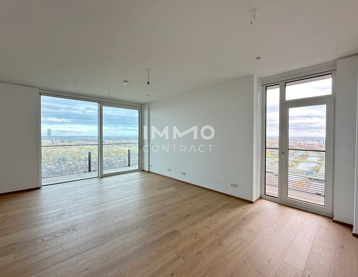 Anleger aufgepasst! 2 Zimmer auf 70 m² - Wohnung mit attraktivem Grünblick und POOL am DACH