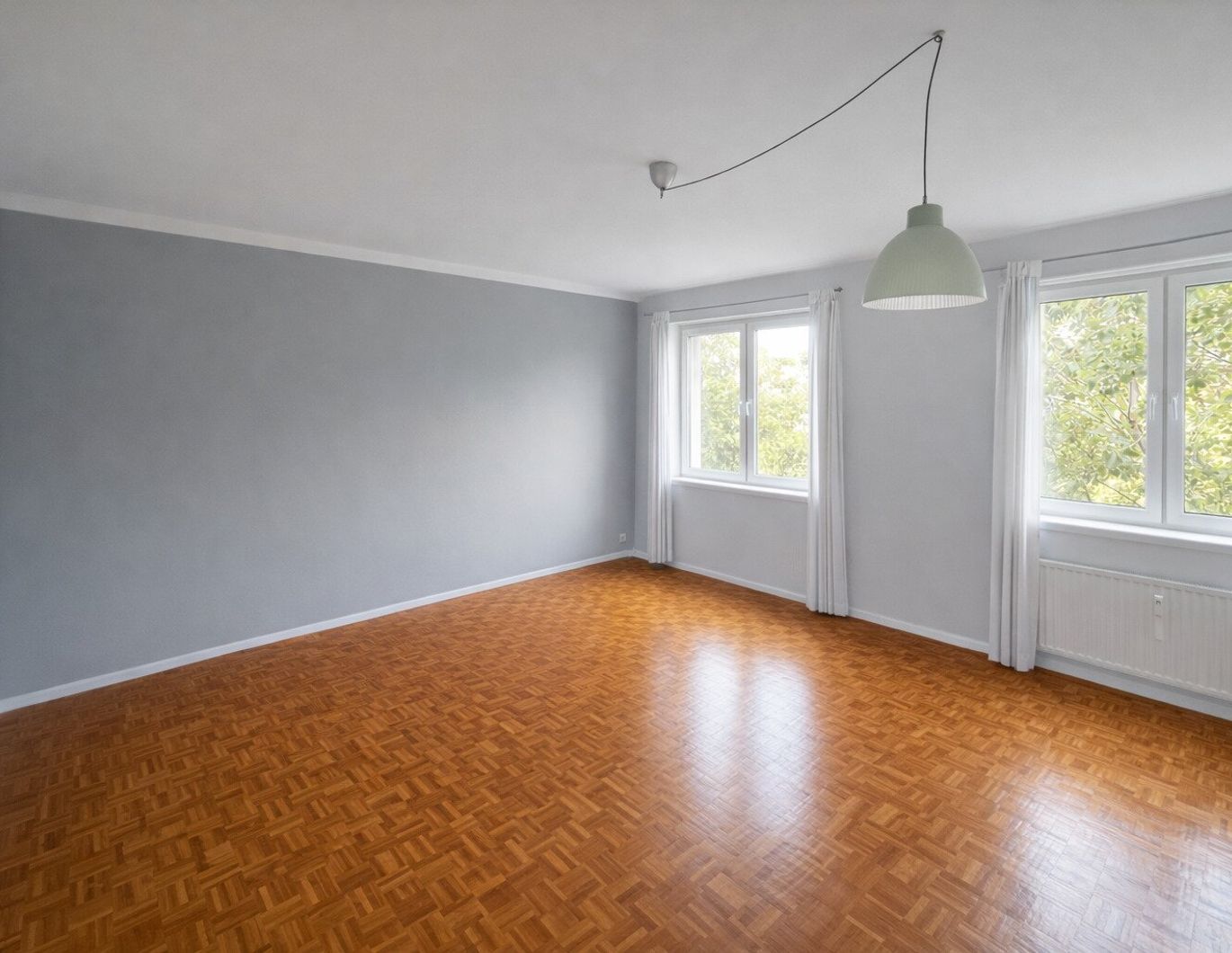 Helle Loggia-Eigentumswohnung 2-Zimmer + hofseitiger Loggia / 4. Liftstock