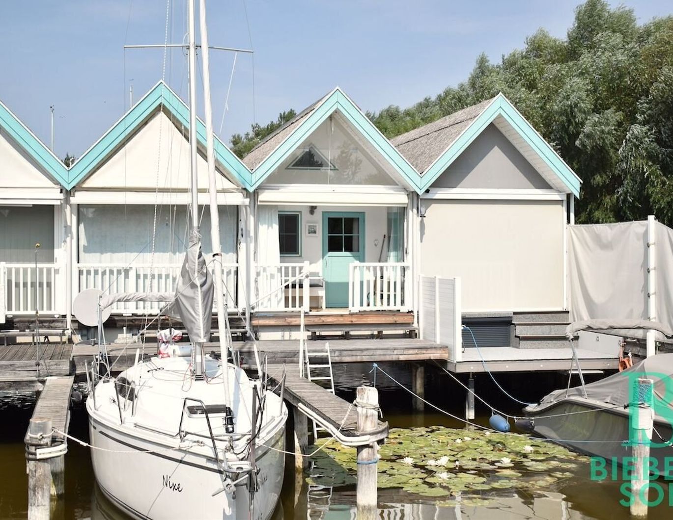 Das Leben genießen - direkt am Wasser! Badehaus mit Seezugang und Bootsanlegestelle!