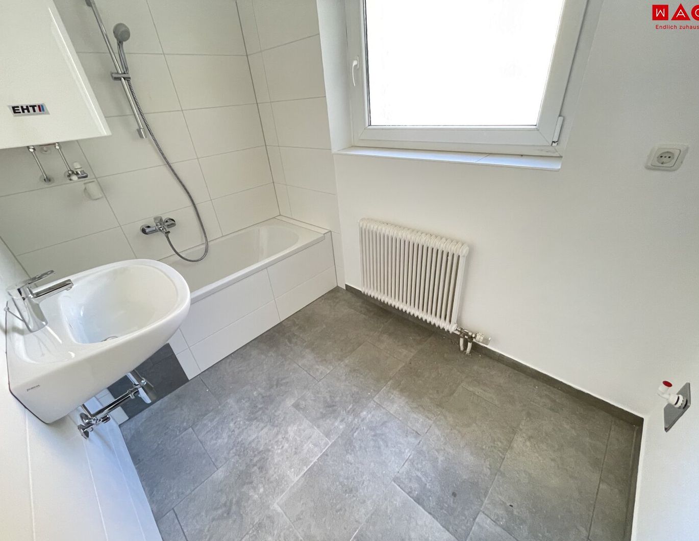 Gepflegte 3 Zimmerwohnung mit südwestseitigem Balkon !