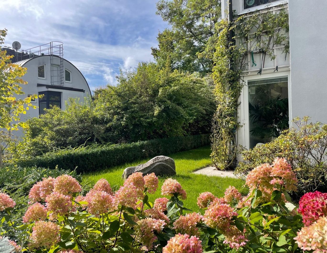 Exklusive Gartenwohnung in den ehem. Parkanlagen der Meinl-Villa in zeitloser Architektur