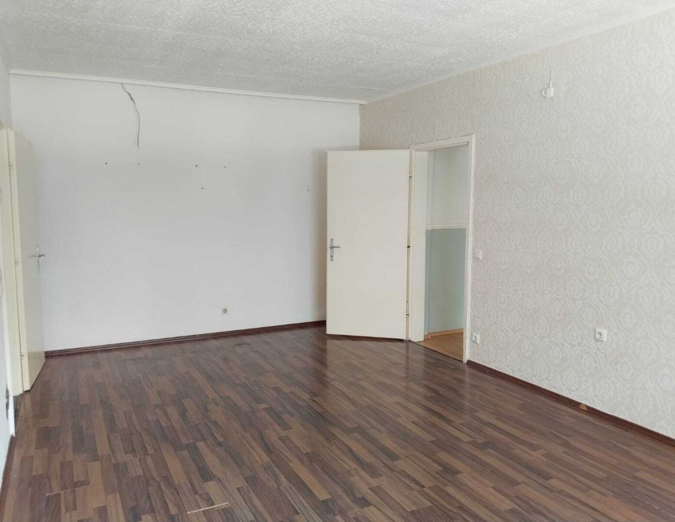 R E S E R V I E R T! Ihre Chance: Renovierungsbedürftige Wohnung mit viel Potenzial zum fairen Preis!