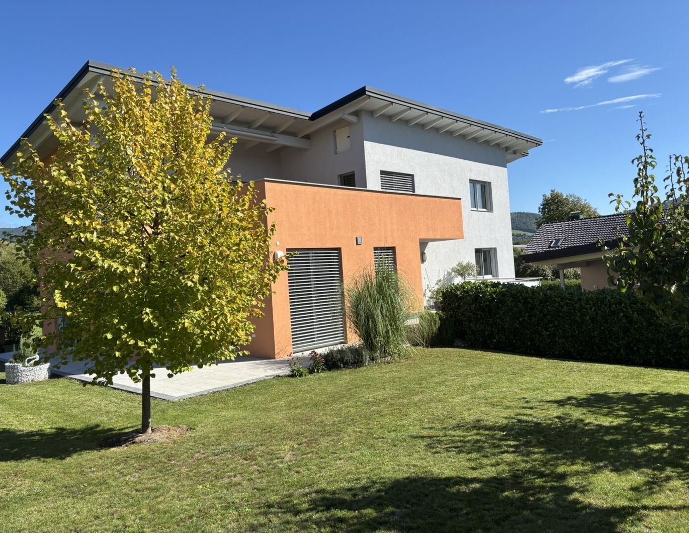 Neuwertiges Einfamilienhaus bzw. Wohnhaus mit Büro oder Praxismöglichkeit sowie Garten in Graz - Ihr Traum vom Wohnen!