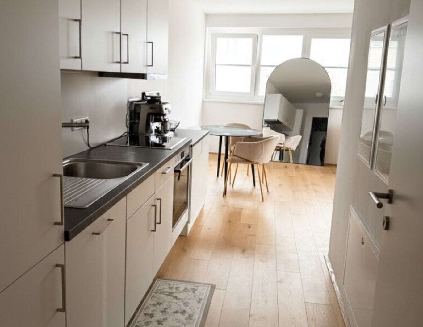 Moderne 2 Zimmer Wohnung I Balkon I unmittelbar U3