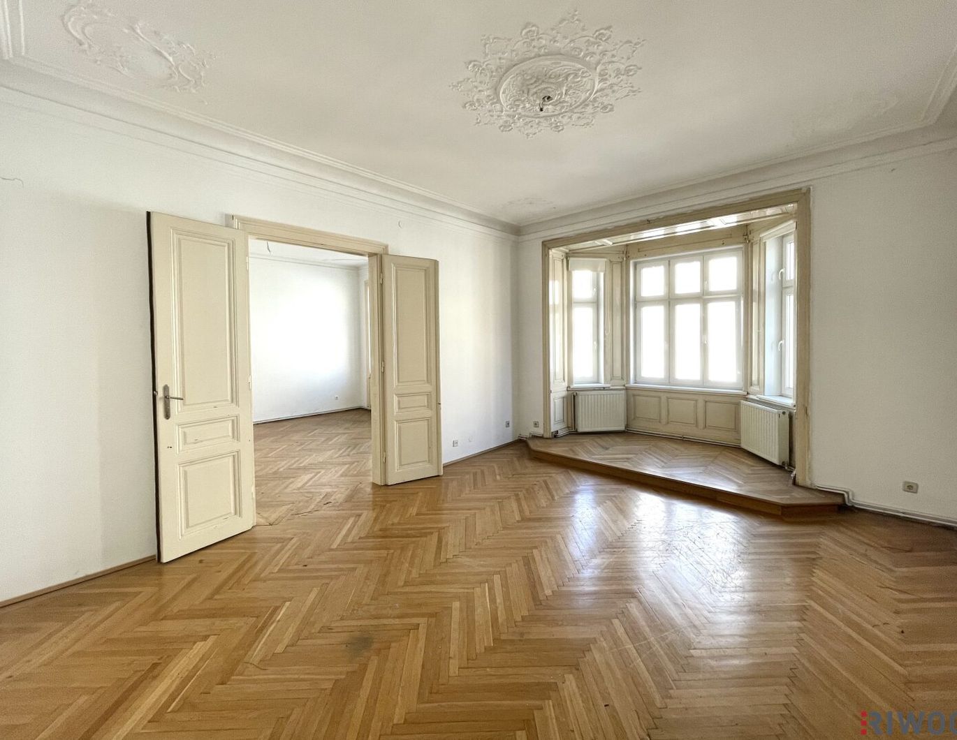 150m zum Schloss Schönbrunn | Heller Stilaltbau mit Erker | 2 Min. zur U4