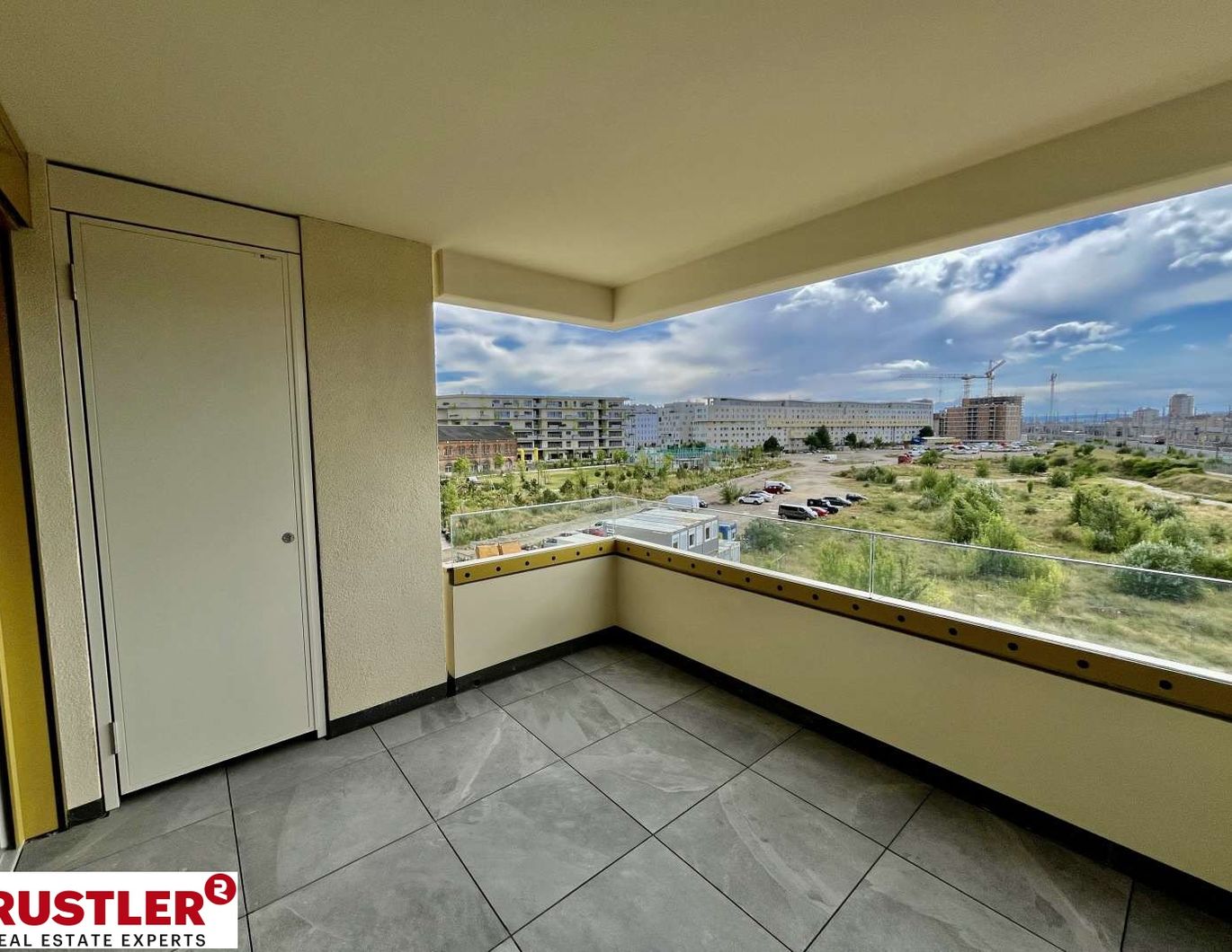 Tolle 2 Zimmer Wohnungen mit Aussicht ab 3. bis 7. OG - Balkon südwestseitig