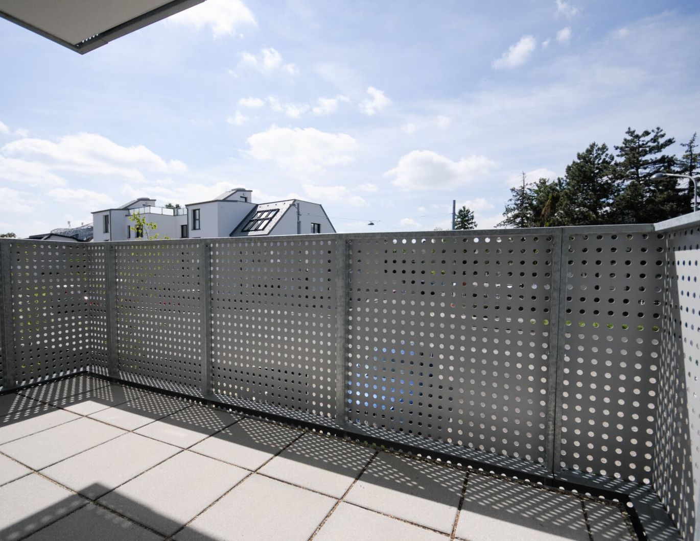 SCHÖNE 2-ZIMMER-WOHNUNG MIT SÜDBALKON IM ERSTBEZUG