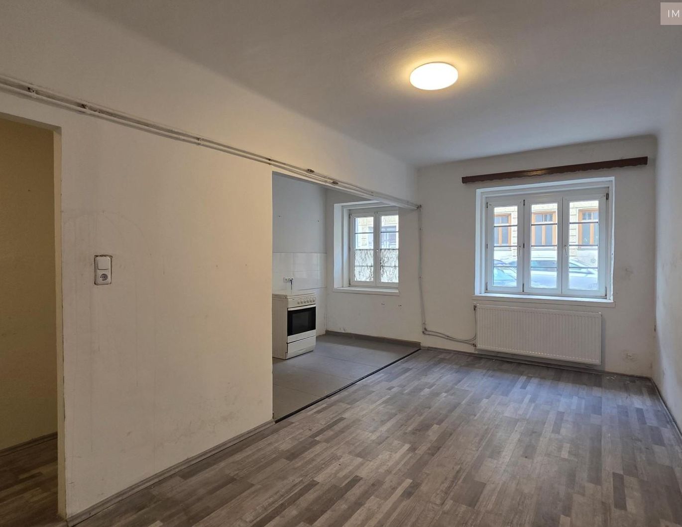 Sanierungsbedürftig + Altbau + 1 Zimmer + separate Küche + Erdgeschoß