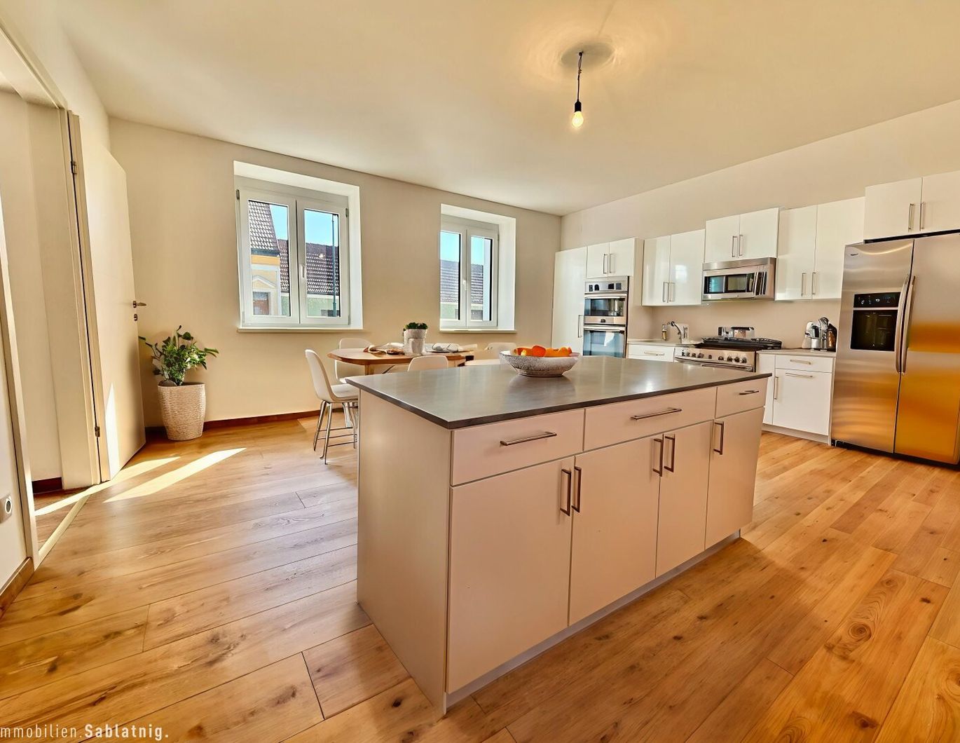 MODERNES EINFAMILIENHAUS in Rabensburg! 4 Zimmer, Garten, Terrasse und Garagen!