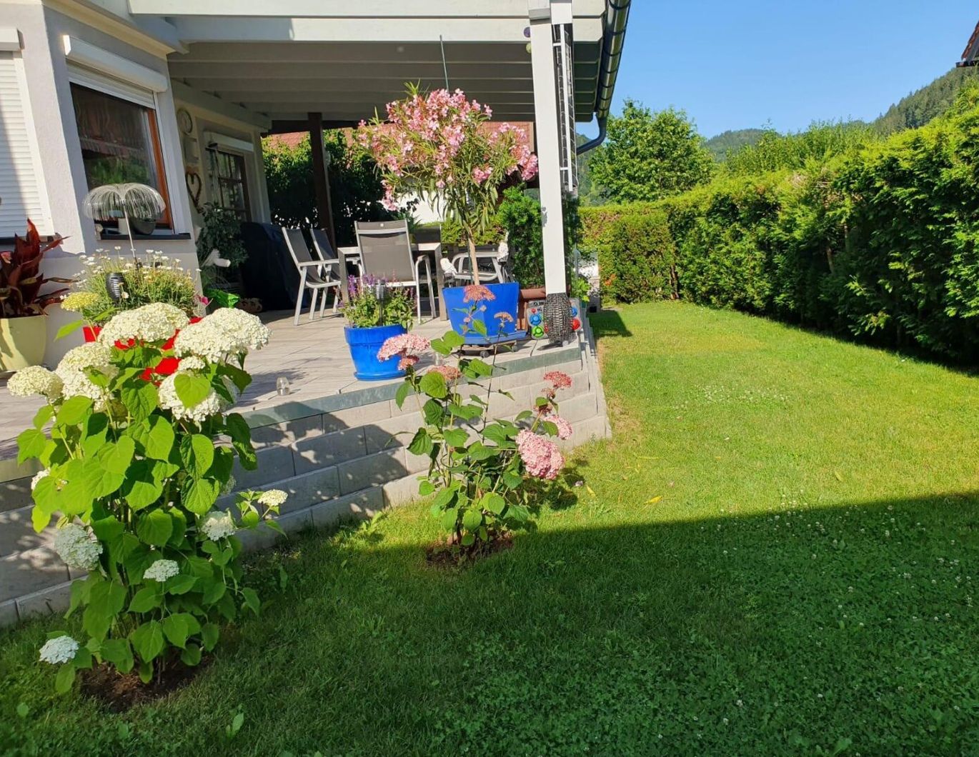 Familien Haus mit Büro & Lager und neuer Terrasse, 3 er Carport, Preis € 469 000.-