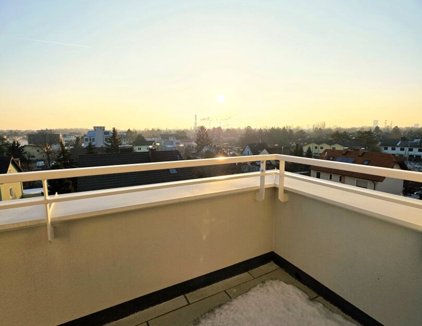 GENIAL - Lebens(t)raum Erfüller im Grünen! Klimaaktiv Bronze! Ab ins Dachgeschoss + 3 Zimmer + 2 Terrassen + Viel Lebensqualität! Wärmepumpe und Solaranlage + Naturnahe Gewässer ums Eck!