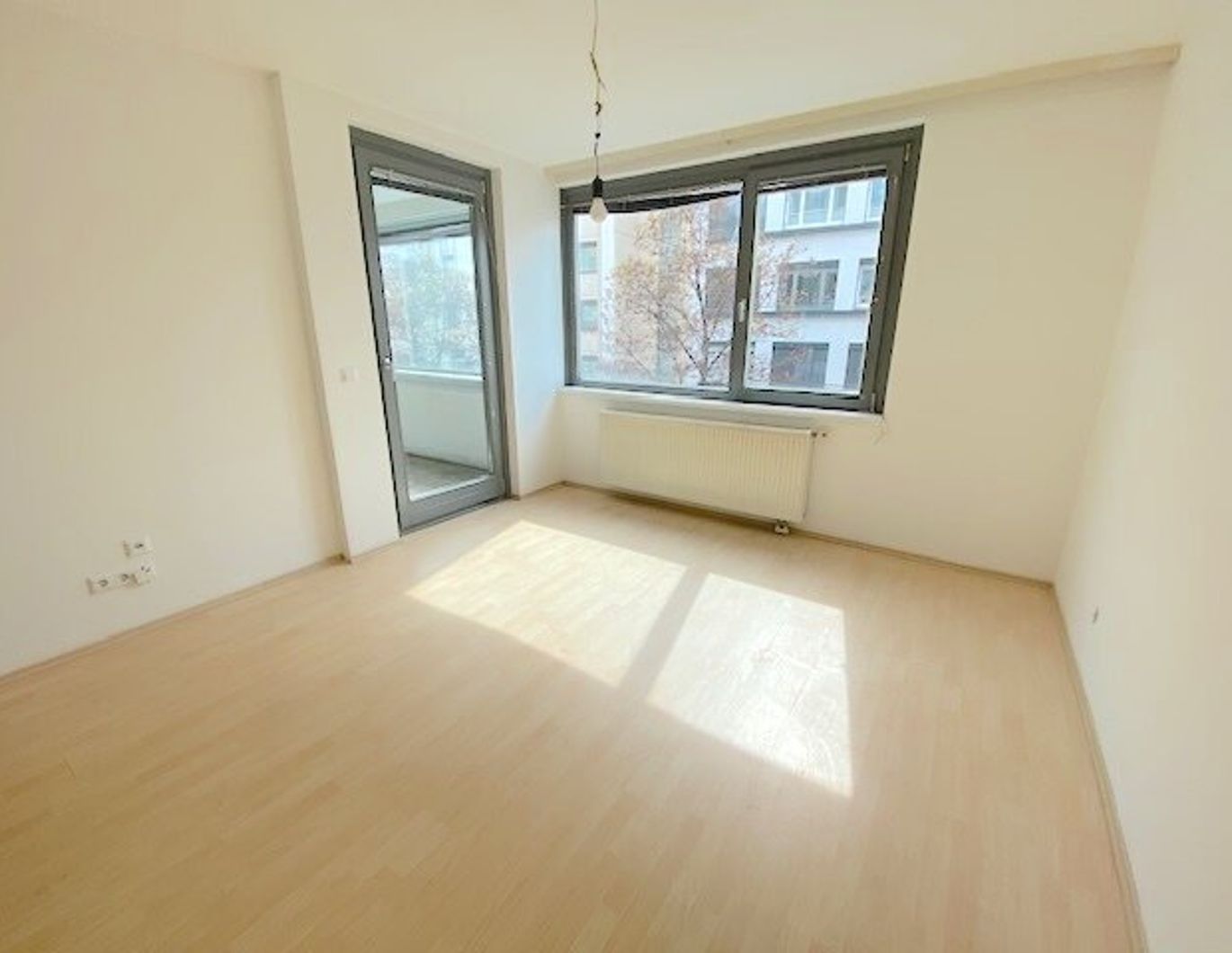 BAURECHTSEIGENTUM! PROVISIONSFREIE 2-ZIMMER WOHNUNG MIT WINTERGARTEN BEIM UKH LORENZ BÖHLER!