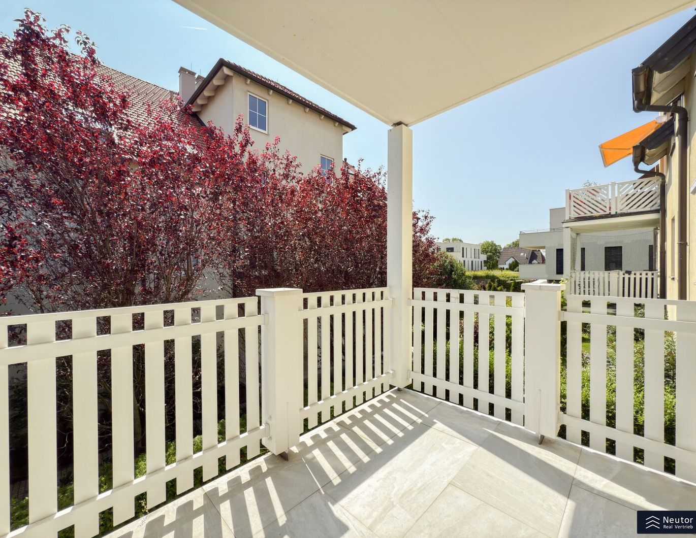 STADTRAND - TRAUMHAFTE 4 ZIMMER FAMILIENWOHNUNG INKL. GARAGE UND BALKON IN GRÜNLAGE